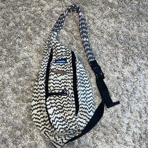 Like new Kavu sling bag